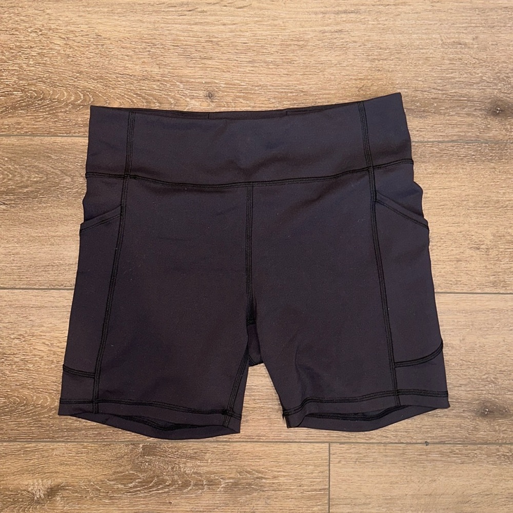Lululemon Invigorate High Rise Short 6" - Black - Size 10